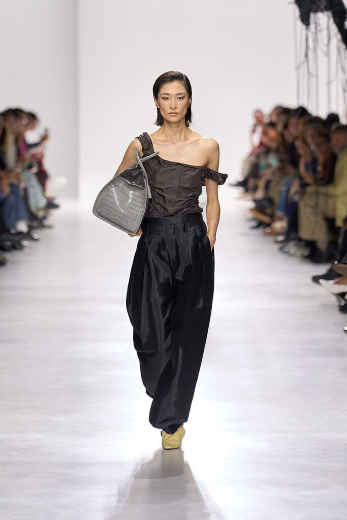 Bottega Veneta Spring 2026 voluminous black trousers presented on the Milan Fashion Week runway.