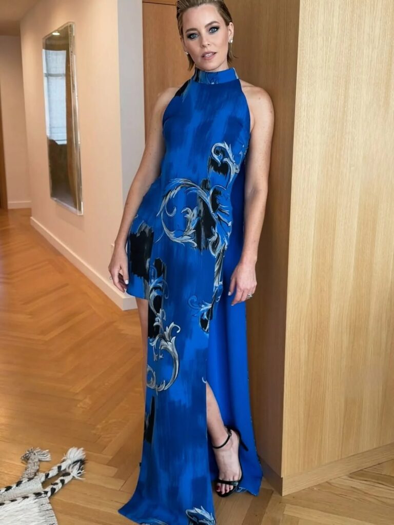Elizabeth Banks wears vintage Versace at Taylor Swift and Travis Kelce's wedding.