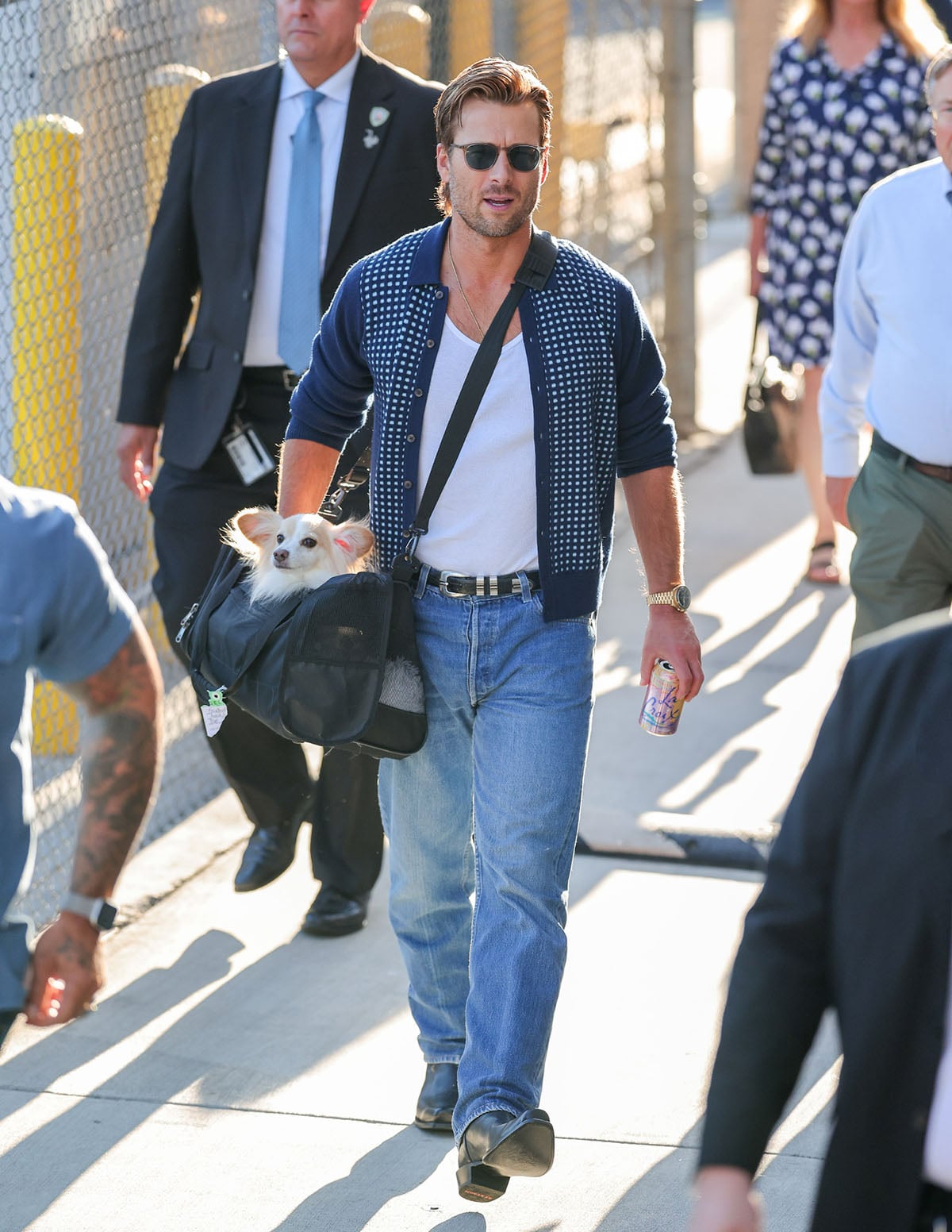 Glen Powell’s Relaxed Jimmy Kimmel Look Comes With Brisket