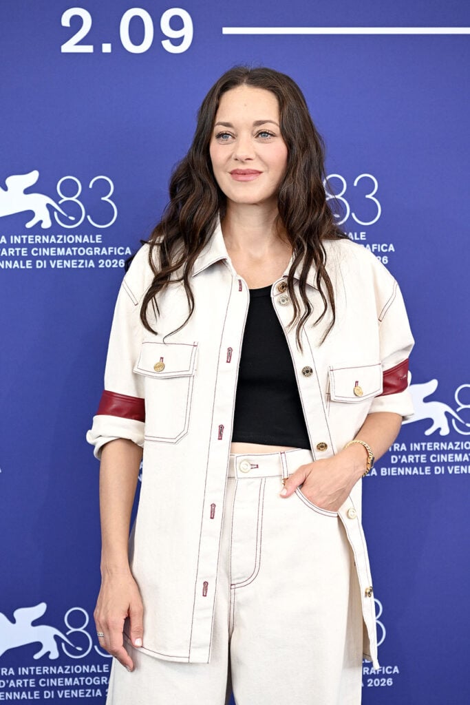 Marion Cotillard pairs her Chanel denim look with burgundy pumps that complement the jacket’s leather cuffs and contrast stitching.