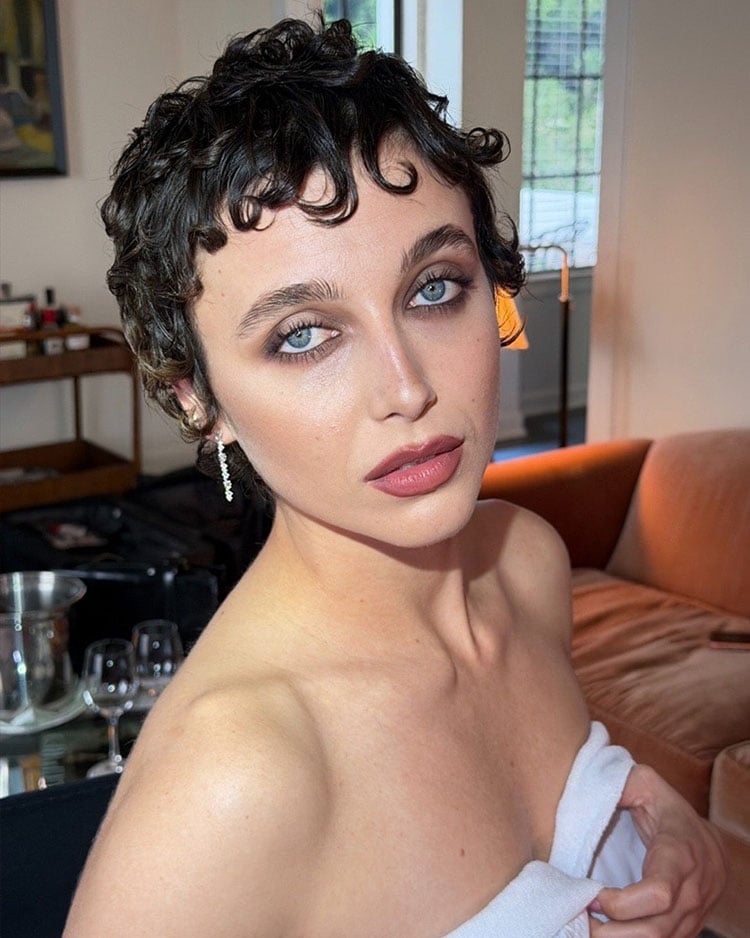 Close-up of Emma Chamberlain's short dark pixie with curled fringe, styled by Sami Knight for the Academy Museum Gala.