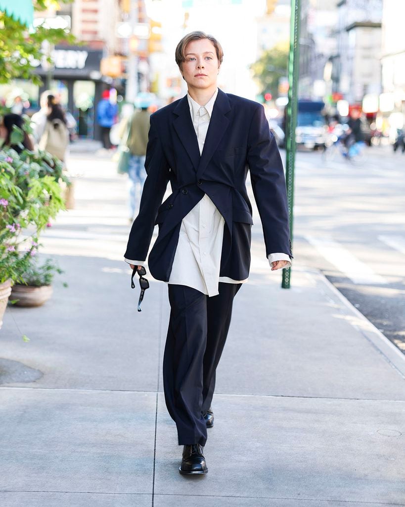 Emma D’Arcy wearing a navy Jil Sander Spring 2027 suit for ‘The Tonight Show Starring Jimmy Fallon’.