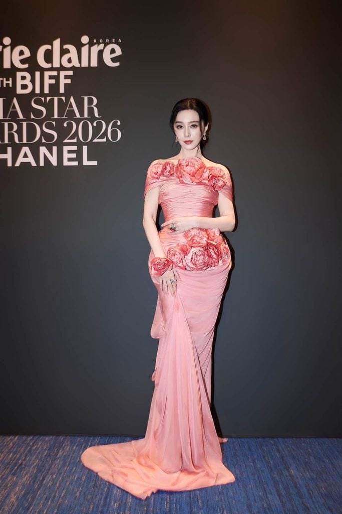 Fan Bingbing wearing a pink Yogie Pratama floral gown at the Marie Claire Asia Star Awards 2026 in Busan.