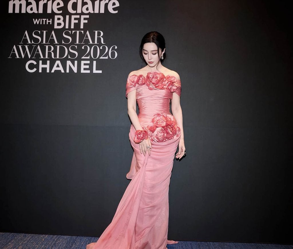 Fan Bingbing showing the draped silhouette and floral embellishments of her Yogie Pratama gown at the Marie Claire Asia Star Awards.