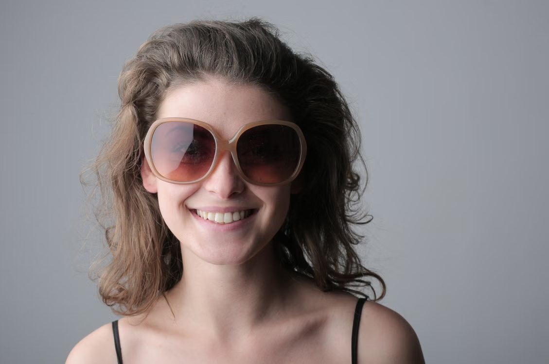 woman with sunglasses