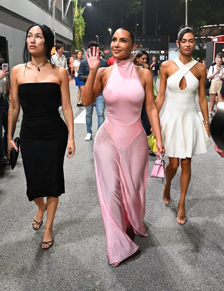 Kim Kardashian wearing a pink Alaïa Spring 2024 halterneck dress with Stephanie Suganami and Kristen Noel Crawley at the 2026 Singapore Grand Prix